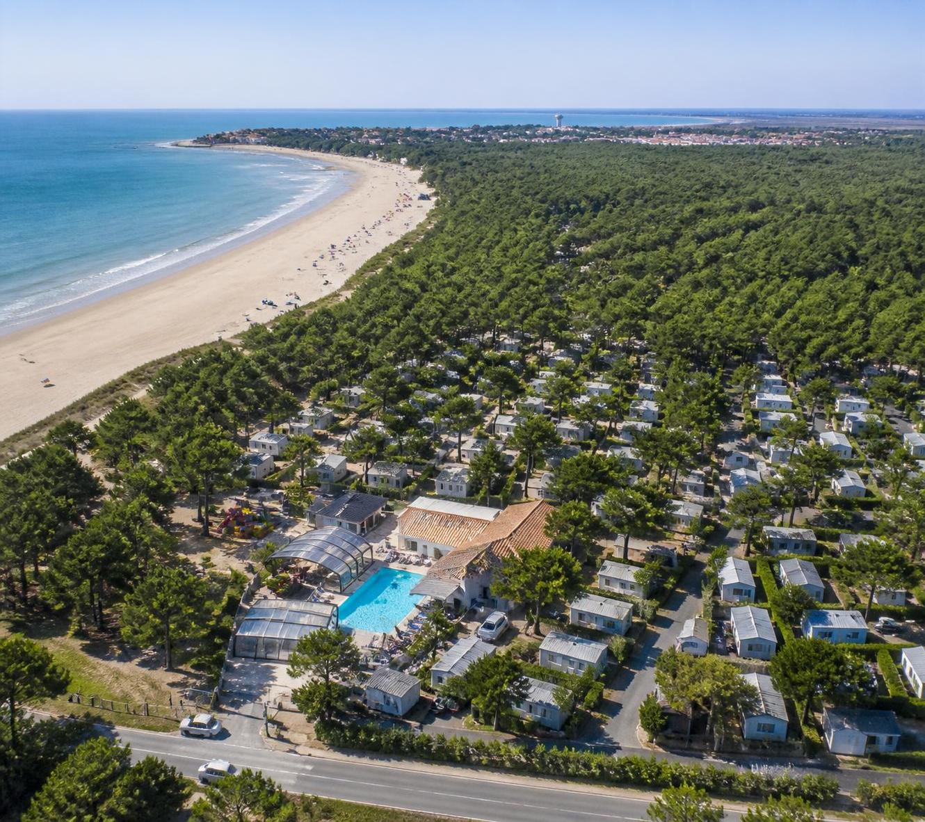 découvrez l'expérience unique d'un séjour en camping à châtelaillon-plage, entre mer et nature, pour des vacances inoubliables alliant détente, activités en plein air et paysages authentiques.