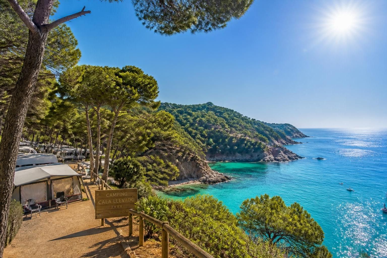 découvrez le camping cala llevado, un havre de paix entre mer turquoise et forêt méditerranéenne, idéal pour une escapade nature alliant détente, aventure et paysages exceptionnels.