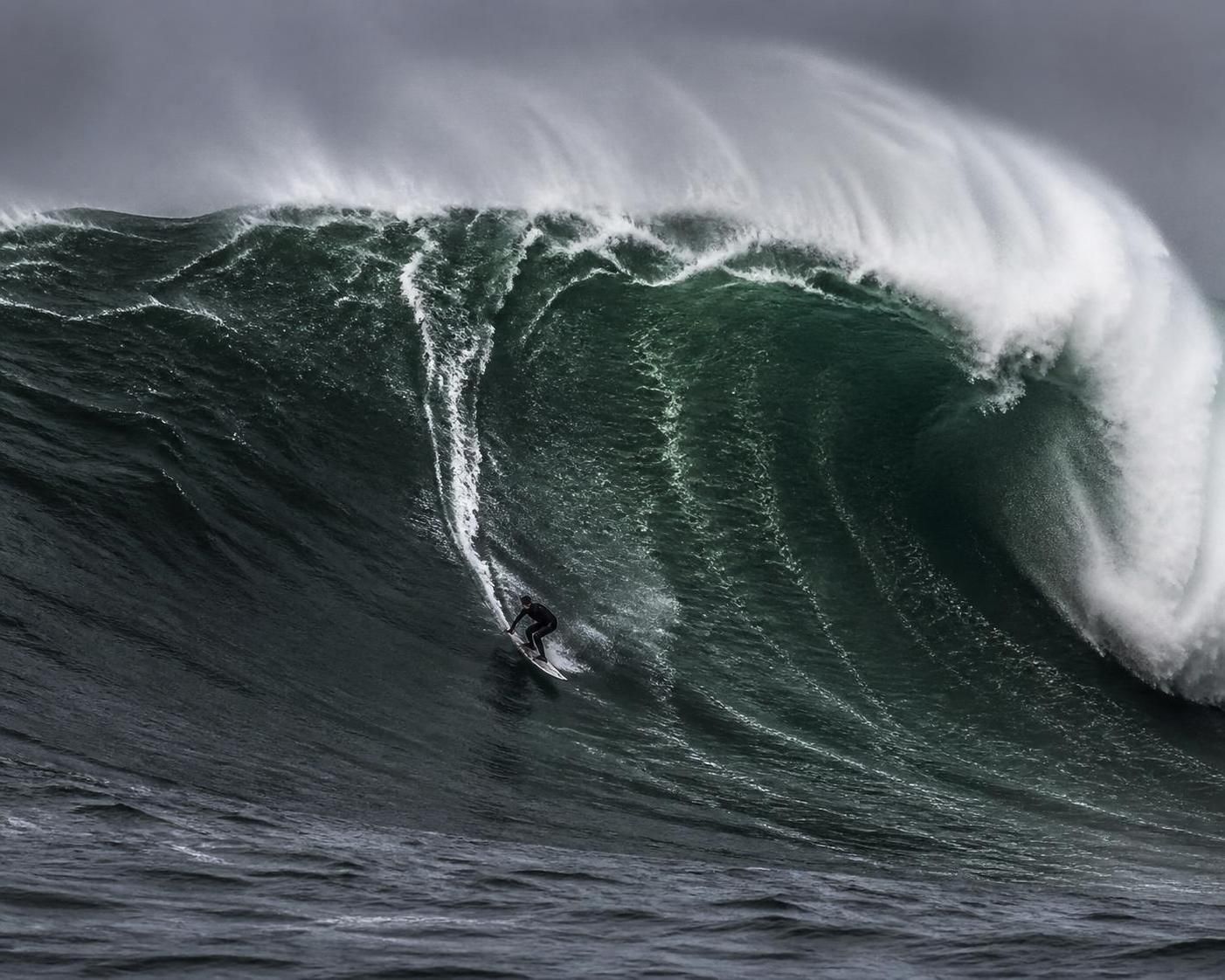 découvrez pourquoi la vague maverick, célèbre pour sa puissance et son défi extrême, fascine les surfeurs du monde entier et attire les passionnés d'aventure et d'adrénaline.