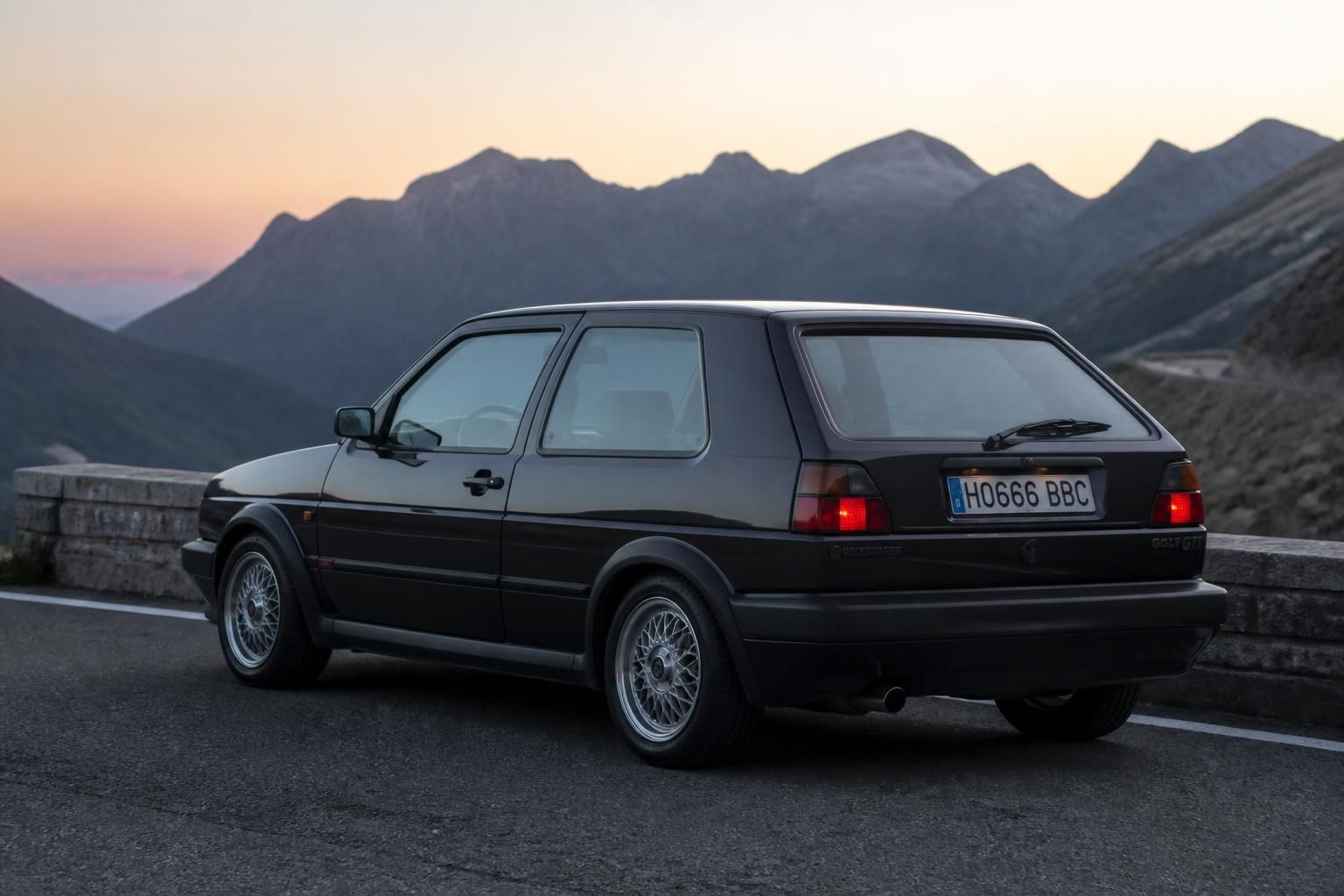 découvrez le modèle emblématique de la golf 1990, un classique qui a marqué les passionnés d'automobile par son design intemporel et ses performances remarquables.