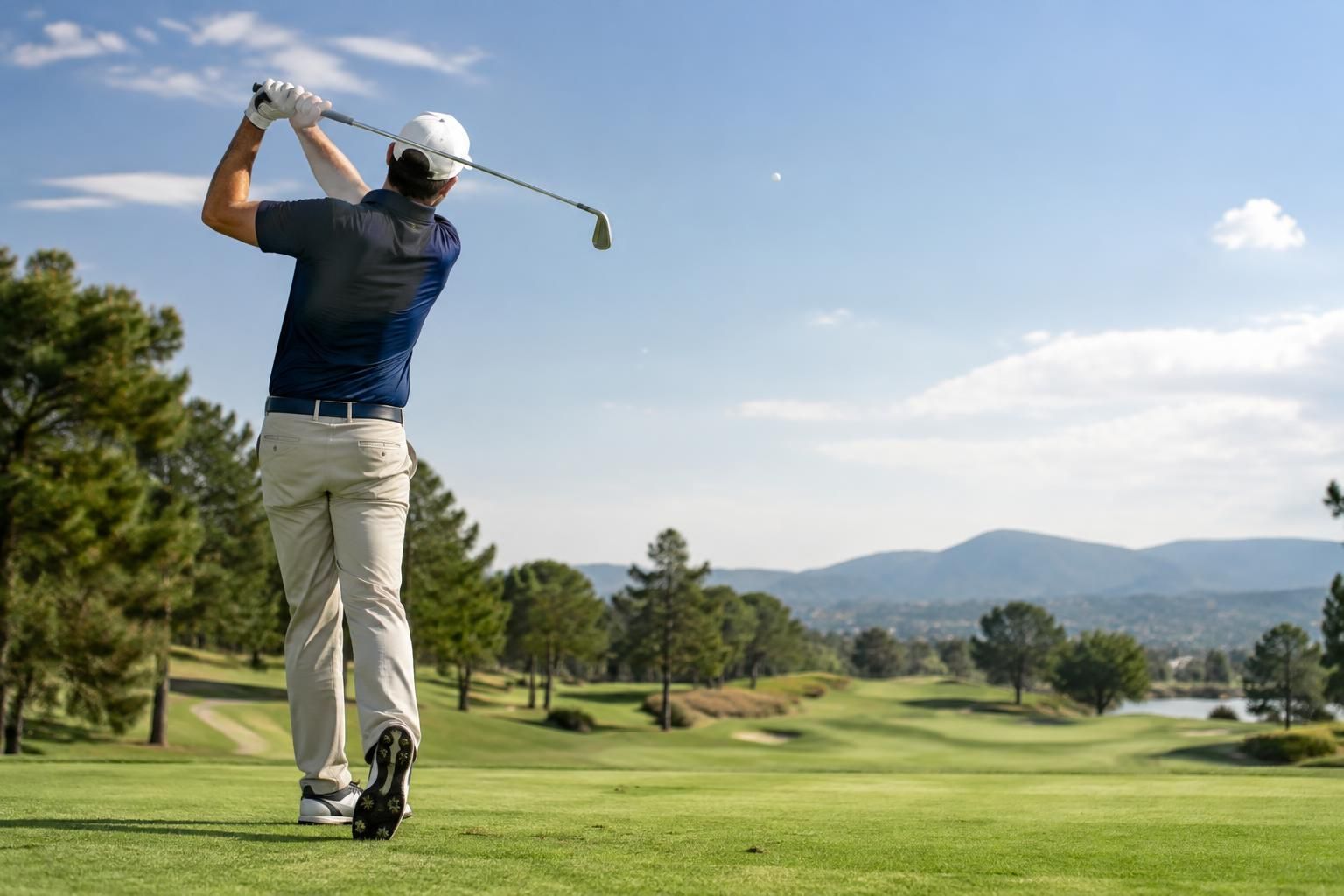 découvrez quel swing adopter pour améliorer votre jeu sur le parcours : conseils, techniques et astuces pour gagner en régularité avec la golf sw r.