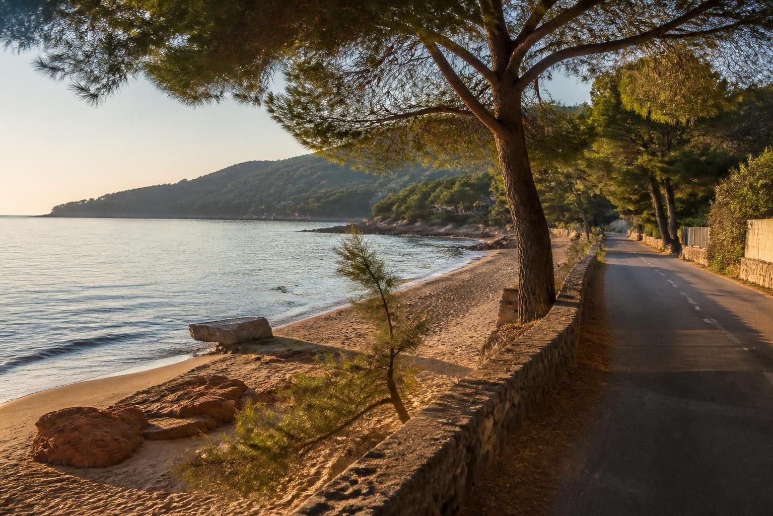 découvrez nos astuces et destinations abordables pour des vacances en août sans vous ruiner. profitez de l'été à petit prix grâce à nos conseils pratiques et idées de séjour économiques.